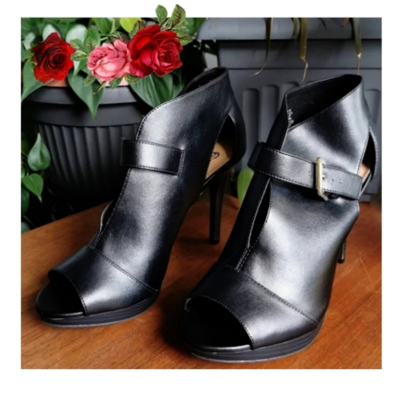 ●SALE●$🇨🇦Hayden's Brash Buckled Bootie - Picture 9 of 12